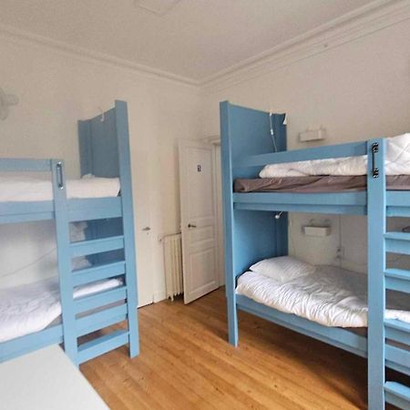 Bed In 6-Bed Mixed Dormitory Le Jardin Cafe Bordeaux Exterior photo