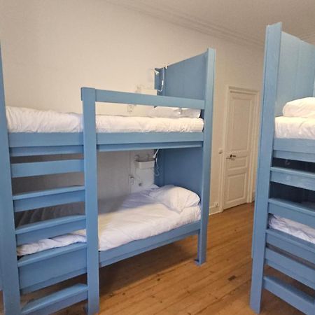Bed In 6-Bed Mixed Dormitory Le Jardin Cafe Bordeaux Exterior photo