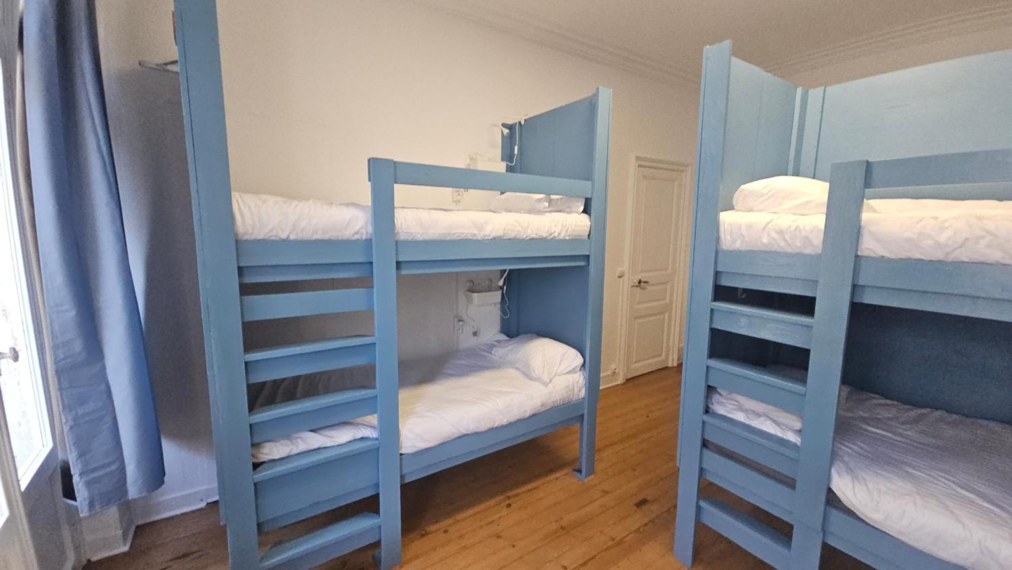 Bed In 6-Bed Mixed Dormitory Le Jardin Cafe Bordeaux Exterior photo