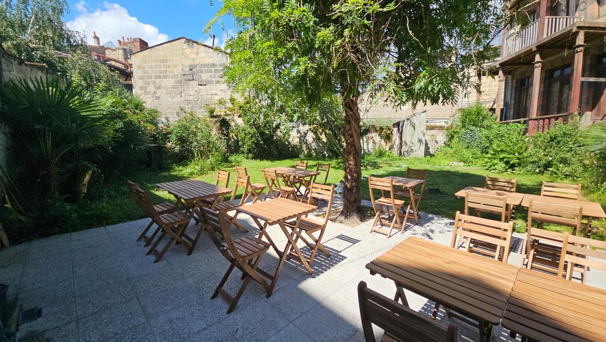 Bed In 6-Bed Mixed Dormitory Le Jardin Cafe Bordeaux Exterior photo
