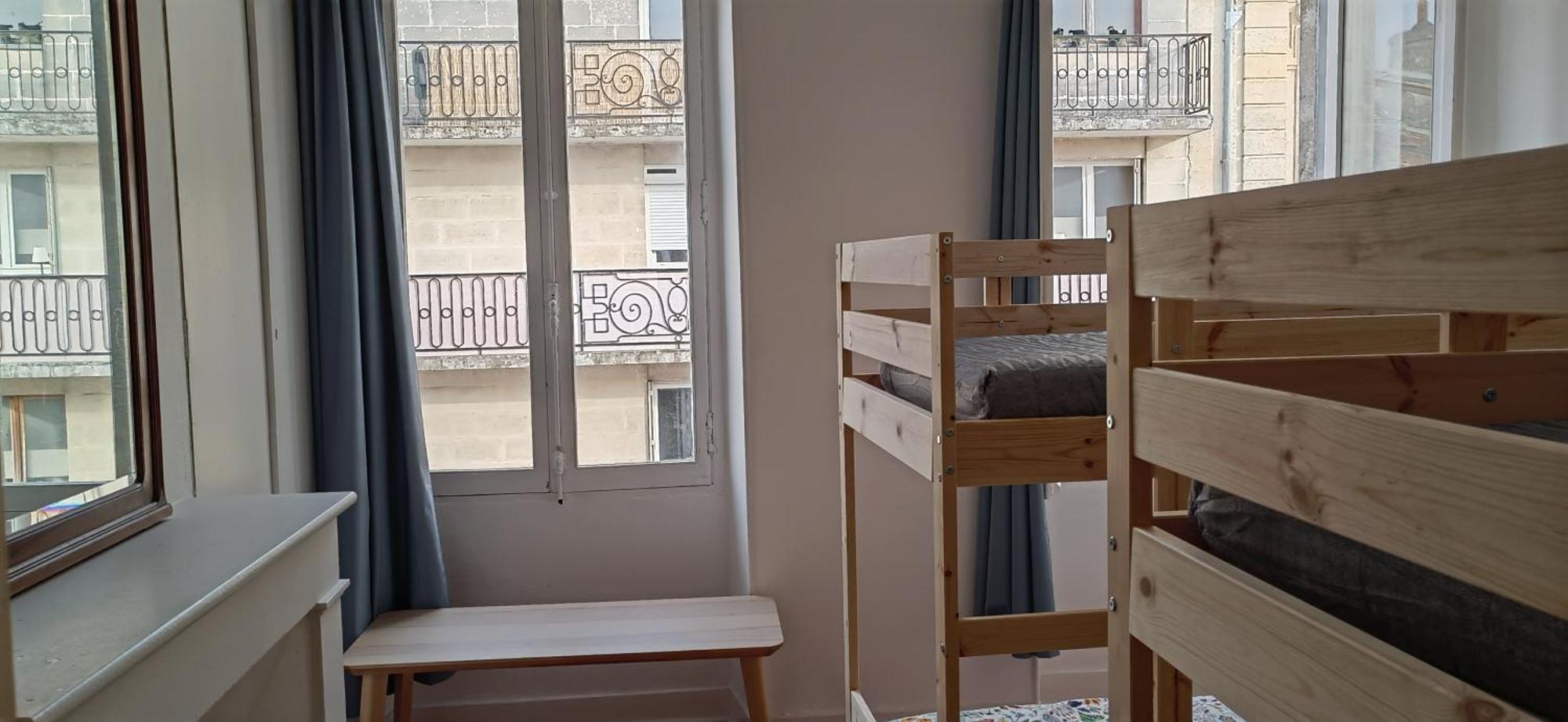 Bed In 6-Bed Mixed Dormitory Le Jardin Cafe Bordeaux Exterior photo