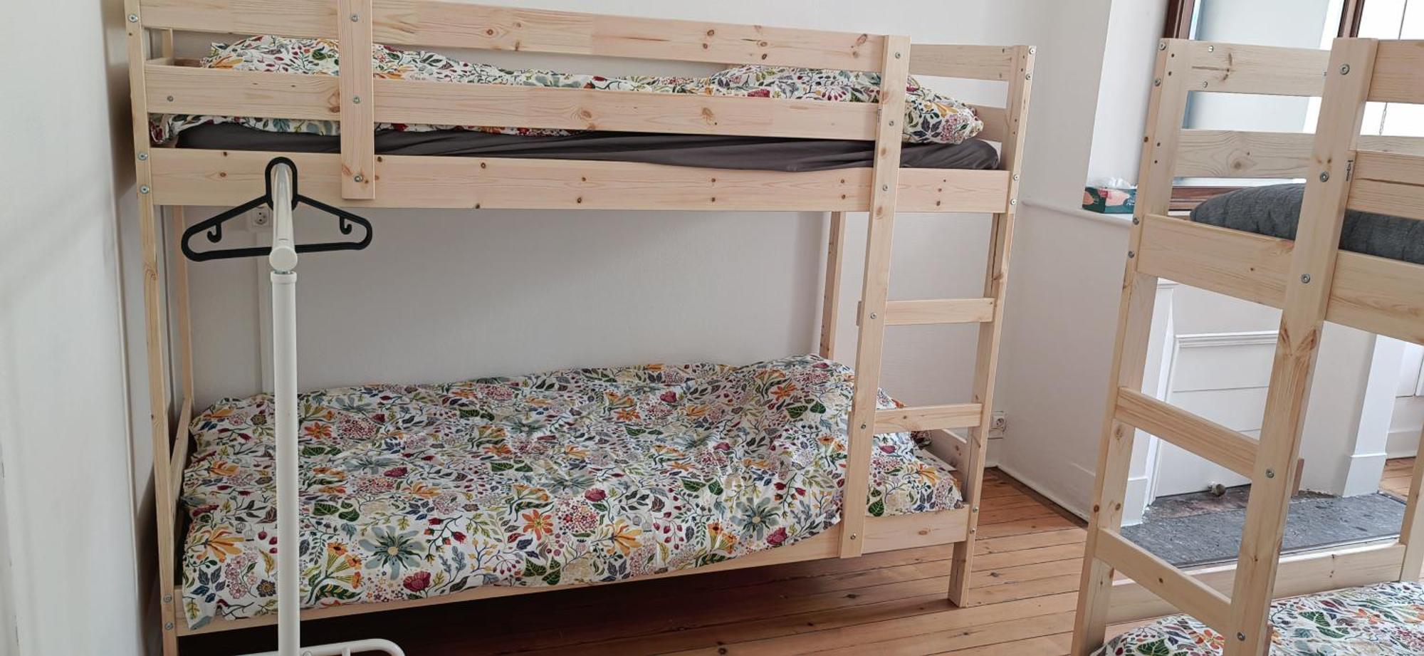Bed In 6-Bed Mixed Dormitory Le Jardin Cafe Bordeaux Exterior photo